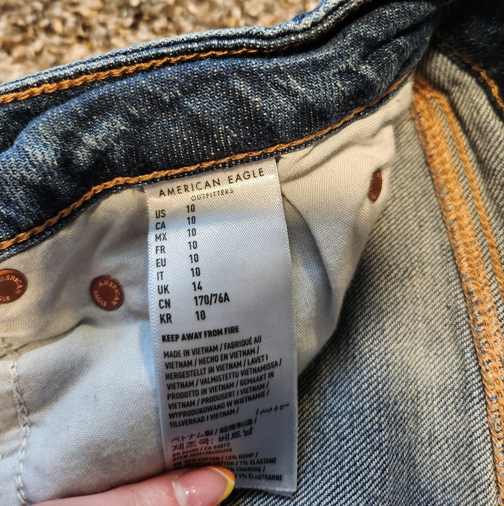 American Eagle Outfitters Blue Jean Shorts with Distressed Frayed Hem - Picture 3 of 5